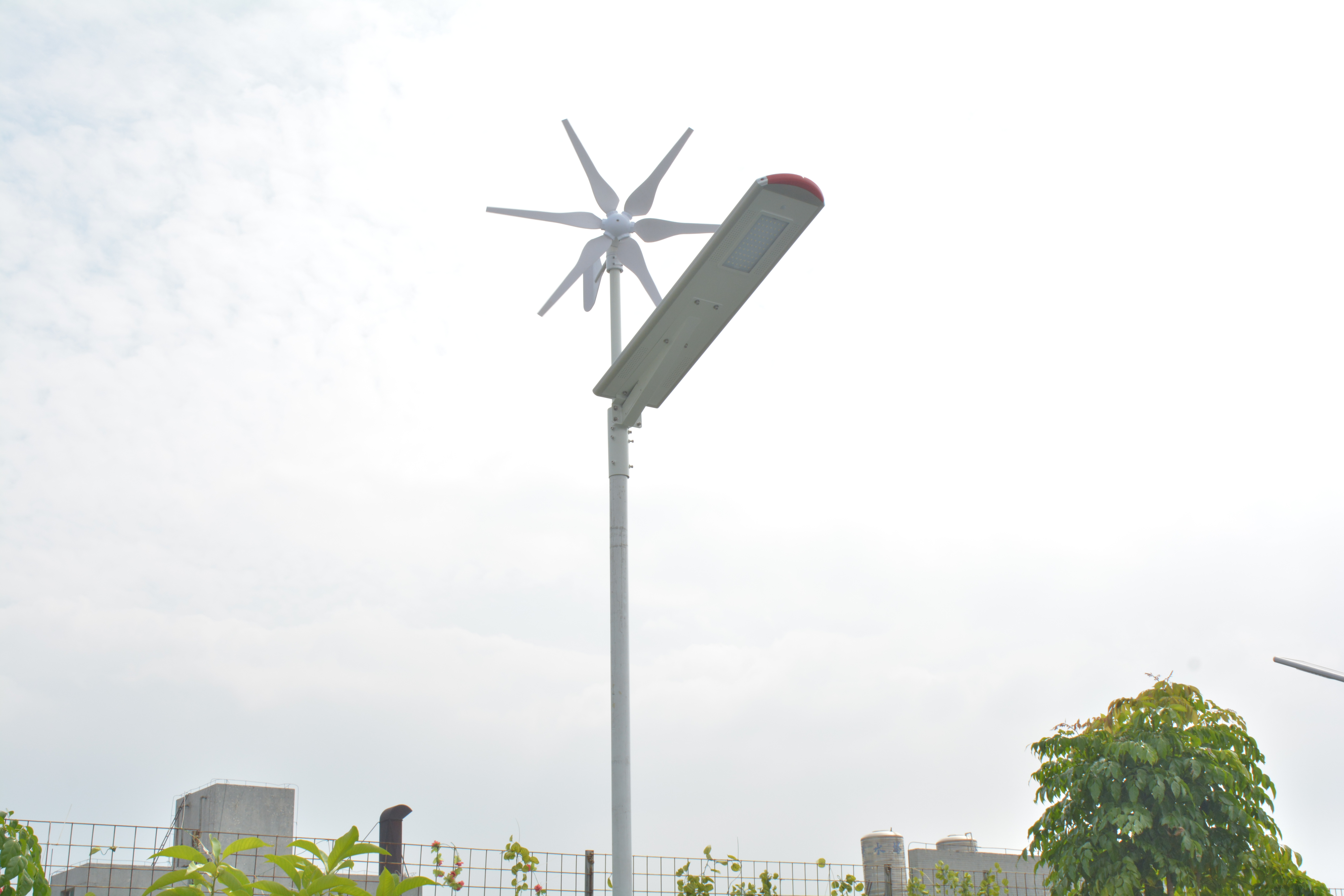 80W Hybrid System IP66 Waterproof Wind Solar Hybrid LED Street Light